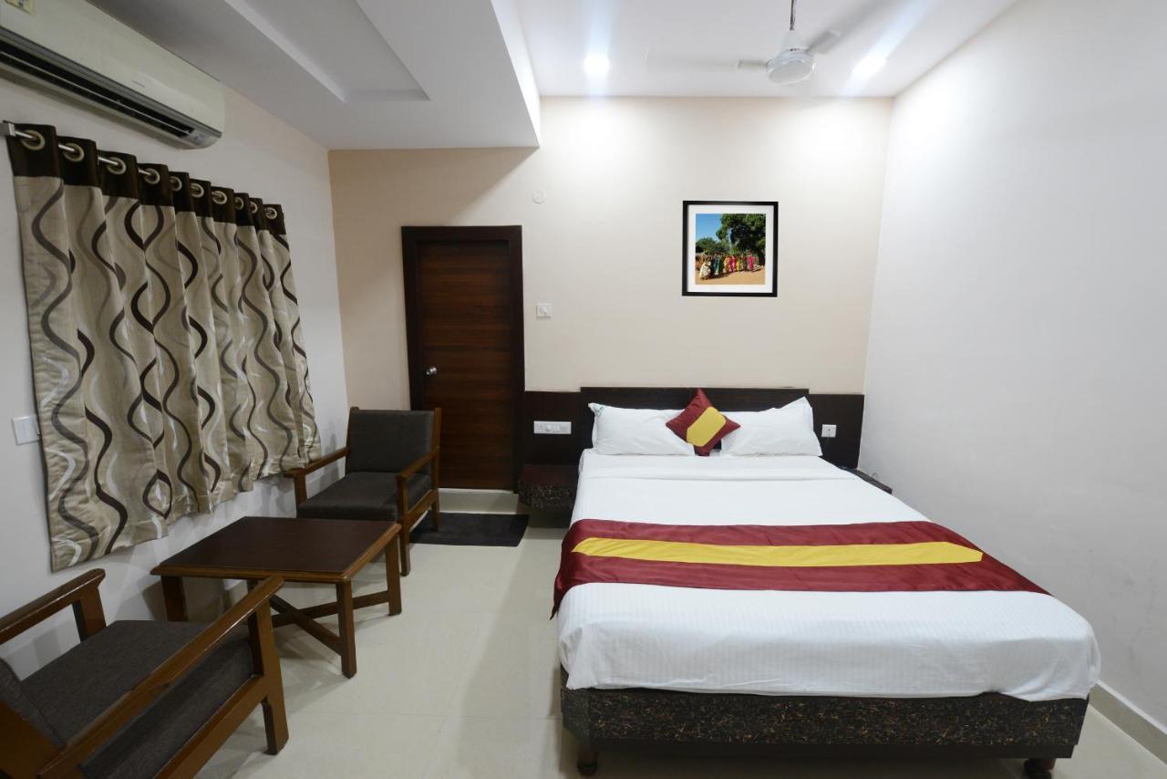 Dwaraka Inn Visakhapatnam Exterior photo
